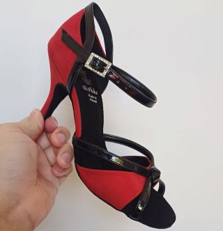 Das Modell DL-39 von der Marke Artis – perfekt für Bälle, Tango oder festliche Anlässe 💃✨ Ein sehr beliebtes Modell, das...